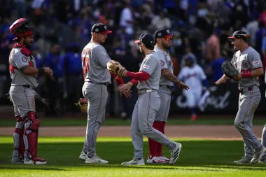 Jornadas Inolvidables en la MLB: Atajadas Circenses, Palizas Históricas y Récords de Afición
