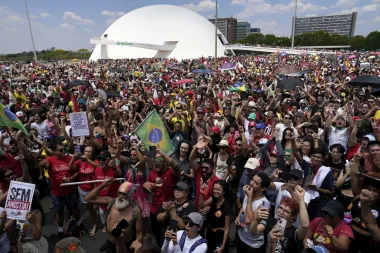 Brasil en pie: la sociedad y el arte se unen contra la amnistía de Bolsonaro