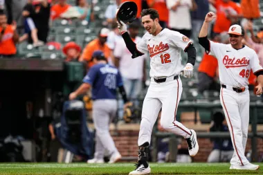 Los Orioles resisten el golpe: septiembre de esperanza con sabor a futuro