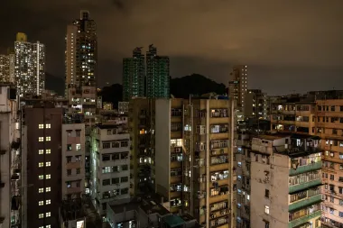 Vivir entre muros: La oscura realidad de los hogares subdivididos en Hong Kong