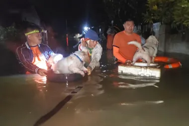 Tormentas, vacunas y geopolítica: tres crisis que azotan Asia en 2025