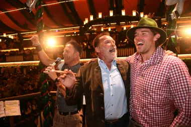 Arnold Schwarzenegger y su conexión con la cultura bávara: el Terminator conquista el Oktoberfest