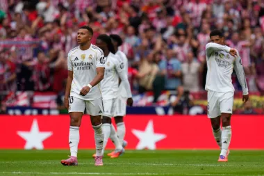 Julián Álvarez eclipsa a Mbappé en la goleada histórica del Atlético sobre el Real Madrid