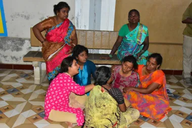 Multitudes, tragedias y estrellas: el peligro de la devoción política en India