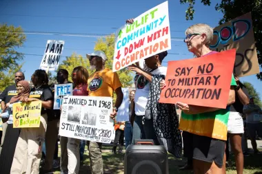 El puente incendiado: cómo la intervención federal de Trump redefine el orden interno en las ciudades de EE. UU.