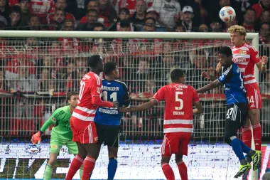Furia, bengalas y tablas: el ardiente empate entre Union Berlin y Hamburgo desata la pasión ultra