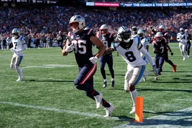 Marcus Jones y Drake Maye encienden a los Patriots con paliza explosiva sobre Carolina