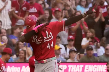 Los Rojos Resucitan: La Agónica Clasificación de Cincinnati a los Playoffs