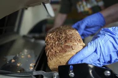 Pan y comunidad: El poder de una red de panaderos contra el hambre en Estados Unidos