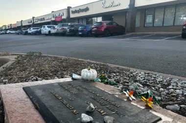 Las huellas del horror: El caso de los asesinatos en la tienda de yogurt en Austin y su resolución décadas después