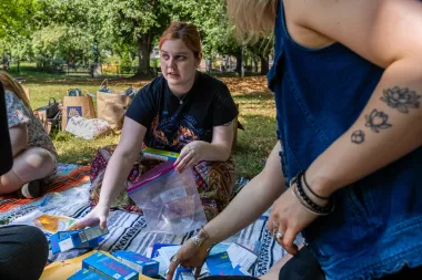 ‘Womb Service’: Jóvenes activistas desafían la doctrina católica para garantizar salud reproductiva