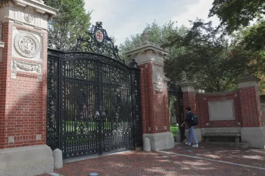 ¿Policía secreta en campus universitarios? El caso de Brown y la transparencia que no llega