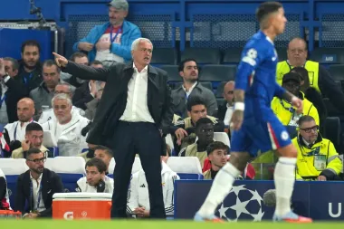 Mourinho vuelve a Stamford Bridge: un icono eterno en medio de la tensión europea
