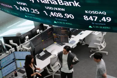 Mercados asiáticos agitados: China en pausa, Japón al alza e incertidumbre global tras posible cierre de EE.UU.