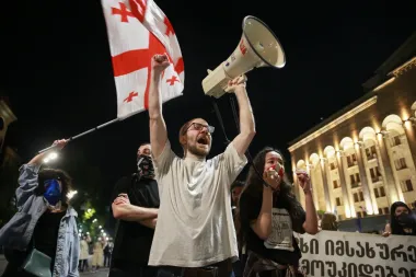 Georgia al borde del autoritarismo: protestas, represión y el futuro europeo en juego