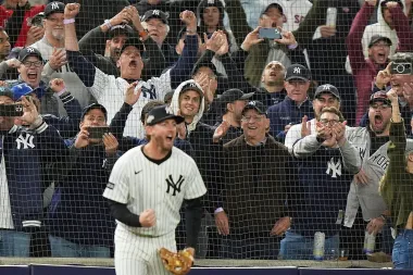 El nacimiento de una estrella y una jugada para la historia: Yankees superan a Boston en una noche épica