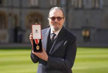 Gary Oldman vuelve como Jackson Lamb: Una oda al desorden honorable de 'Slow Horses'