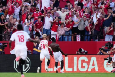 Barcelona en crisis: Derrota histórica ante Sevilla y penal fallado por Lewandowski