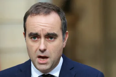 Crisis y desafíos en Francia: ¿Puede sobrevivir el nuevo gobierno de Macron liderado por Sébastien Lecornu?