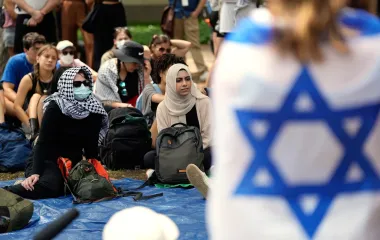El antisemitismo en EE.UU. y la fractura sobre Israel: una creciente tormenta política y social
