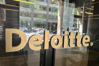 Errores generados por IA cuestan caro a Deloitte: el escándalo detrás de un informe gubernamental en Australia