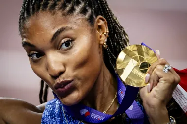Athlos revoluciona el atletismo femenino: Deportes, espectáculo y empoderamiento en Times Square