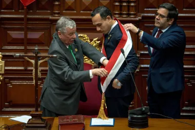 Perú en la cuerda floja: el inesperado ascenso de José Jerí y el eterno ciclo de inestabilidad política