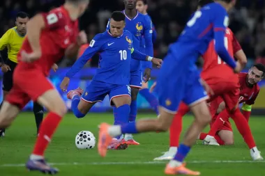 Mbappé lo hace todo: espectáculo, goles y susto en la clasificación al Mundial