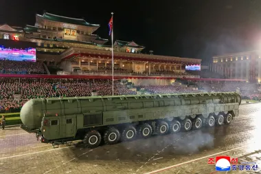 Desfile bajo la tormenta: Corea del Norte exhibe su poder militar y afianza su política internacional