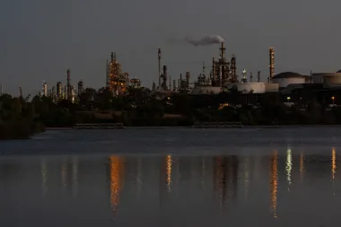 De la Refinería a la Incerteza: El Futuro Borroso de los Trabajadores Petroleros en California
