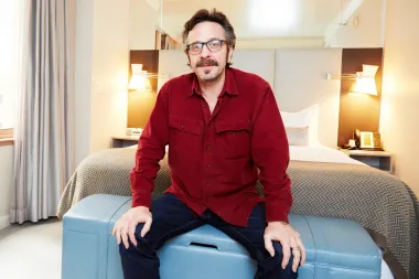 Así se despidió Marc Maron: un adiós emocional al podcast que cambió la radio digital