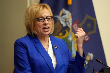 Janet Mills vs. Susan Collins: La Batalla por el Senado de Maine en la Era Trump
