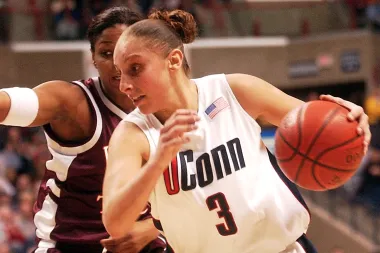 Las 25 Mejores Jugadoras en la Historia del Baloncesto Femenino NCAA: Un Viaje por Medio Siglo de Grandeza