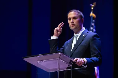 ¿Justicia o política migratoria?: El polémico caso del padre de un marine detenido por ICE en California