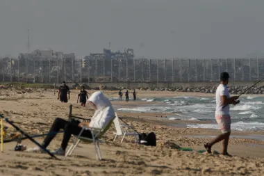 Gaza en Tensión: Crisis Humanitaria, Cese al Fuego Frágil e Intervenciones Regionales