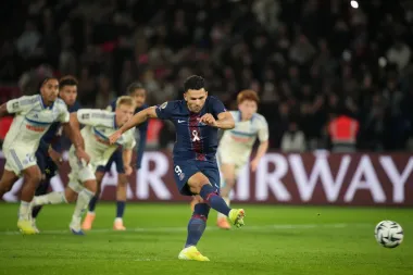 PSG sobrevive a la tormenta de Strasbourg y mantiene el liderato en Ligue 1