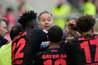 ¿Qué está pasando en el fútbol europeo? Grimaldo brilla, protestas en LaLiga y caos en la Premier
