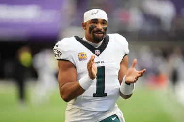 Jalen Hurts silencia a los críticos con una actuación impecable ante los Vikings