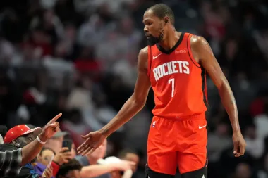 La NBA 2025-2026: Renovaciones de Estrellas, Equipos Reforzados y el Fin de la Paridad