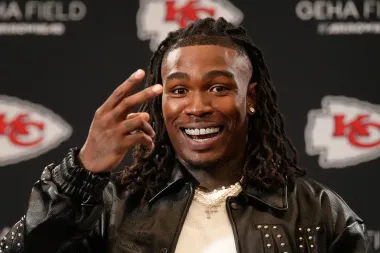 Los Chiefs Despiertan: Una Sinfonía de Dominio en Kansas City