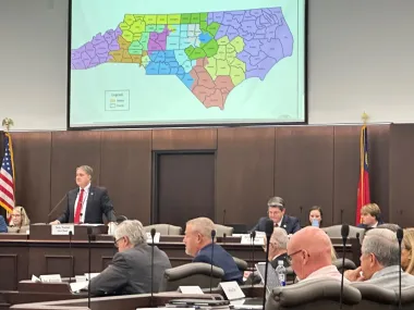 ¿Quién traza las líneas del poder? Rediseño electoral y la fragilidad de la democracia en Carolina del Norte