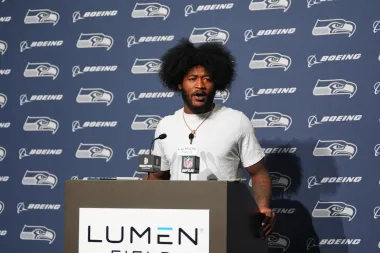 El ancla defensiva de Seattle: cómo Ernest Jones IV se ha convertido en el alma de los Seahawks