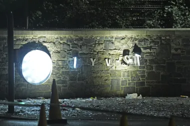 El cementerio encantado del automóvil: un homenaje oxidado a la historia sobre ruedas