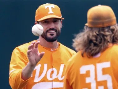 La apuesta histórica de los Giants: Tony Vitello salta del béisbol universitario a las Grandes Ligas