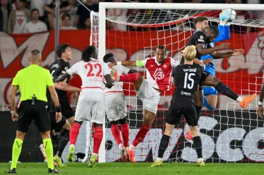 Guglielmo Vicario: El escudo de Tottenham en la Champions League