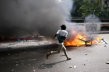 Bangladesh al borde del abismo: represión política, regreso islamista y elecciones en jaque