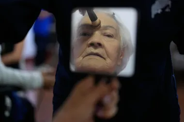 Quinceañeras a los 70: El poder sanador de cumplir sueños tardíos en Colombia