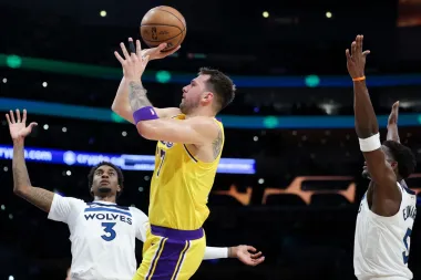 Luka Doncic enciende Los Ángeles: un arranque histórico con los Lakers