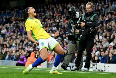 Brasil sorprende a Inglaterra y Villarreal brilla: Un fin de semana intenso en el fútbol europeo