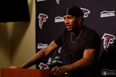 Falcons y Bills ajustan su maquinaria en medio del caos: lesiones, reemplazos y decisiones críticas en la Semana 8